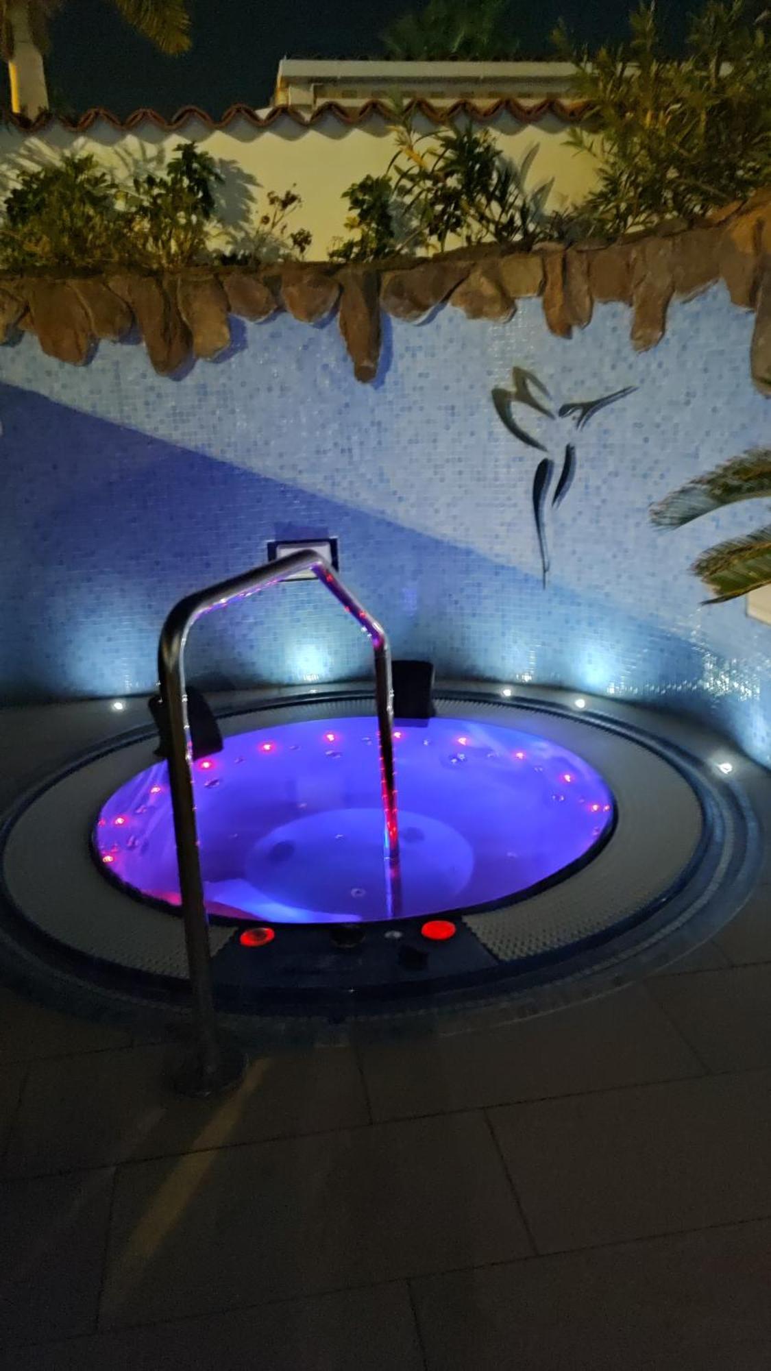Birdcage Gay Men Resort&lifestyle 4*